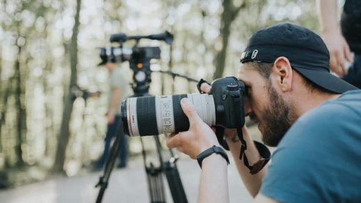 Is Mirrorless Better Than DSLR 520x293